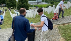 Lijep gest sarajevskih studenata: Nakon dženaze i obavljenog ukopa, očistili Memorijalni centar Srebrenica – Potočari