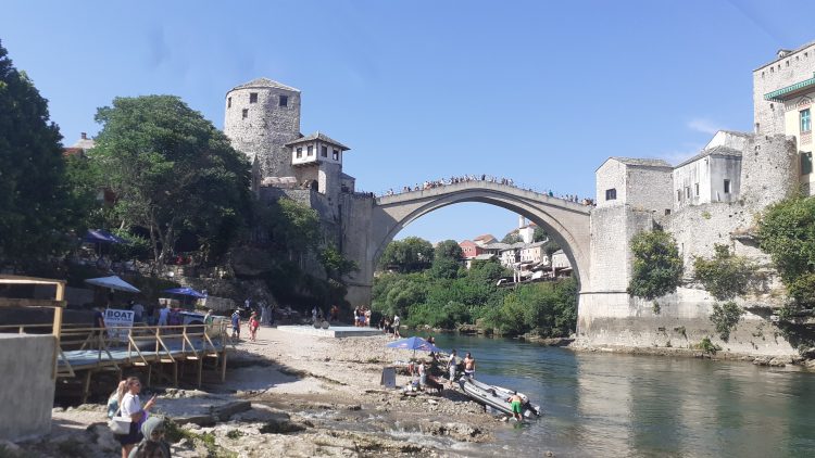 Na današnji dan prije 29 godina srušen Stari most u Mostaru