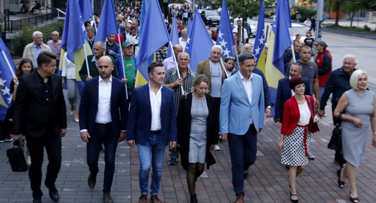 Bećirović u Lukavcu: Država je svetinja, loša vlast nije i nju ćemo promijeniti