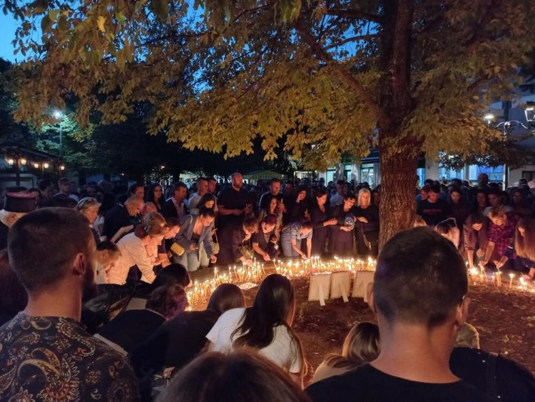 Građani Cetinja zapalili svijeće za tragično stradale sugrađane