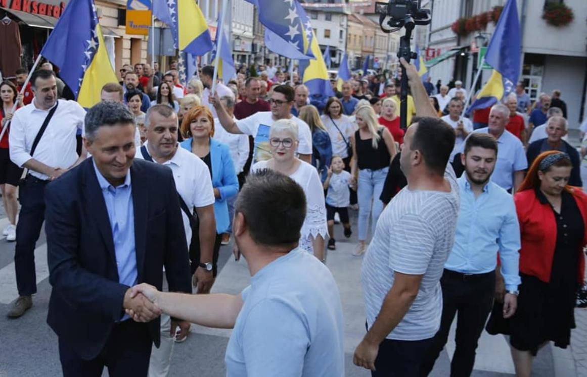 Bećirović posjetio Travnik: Nećemo dozvoliti rušenje mostova saradnje sa Zapadom