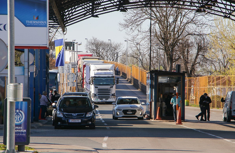 Praznični vikend: Očekuje se pojačan promet na putevima i graničnim prelazima