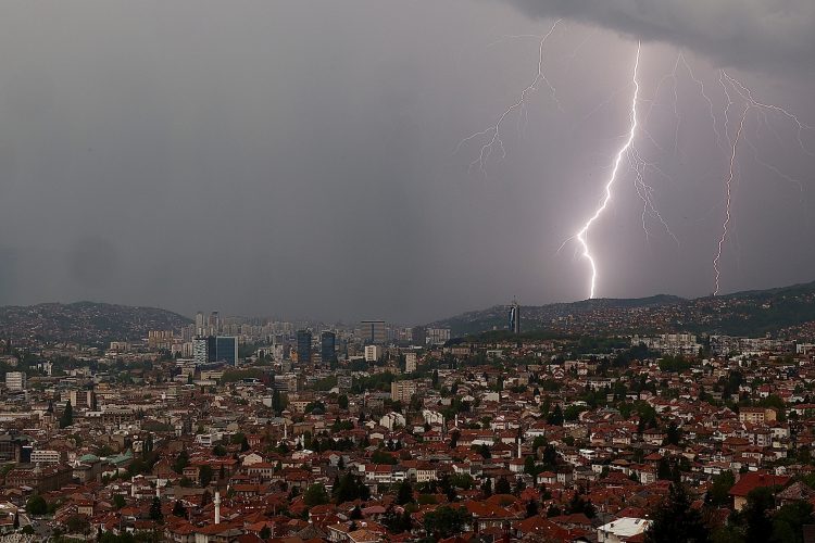 Bosanski lovci na oluje: Oprez, stiže ciklona Luna, odnijela je 13 života