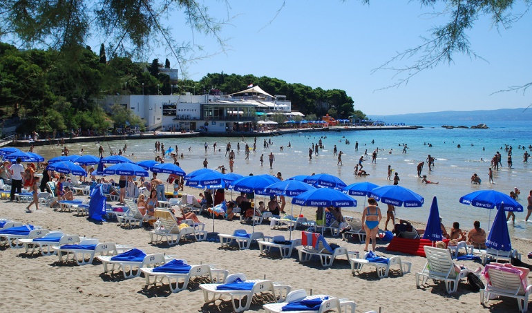 U Splitu ženu udario grom dok se kupala, iz mora je izvukli kupači