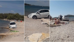 Bahati turista u Hrvatskoj parkirao automobil skoro u plićaku