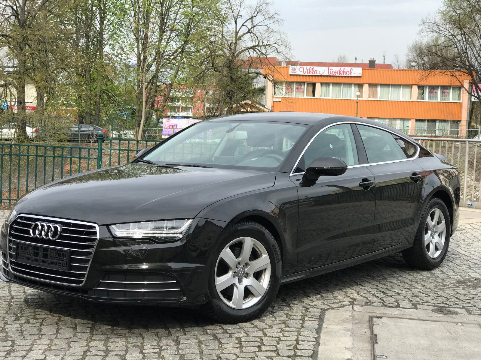 Sarajevo: Biznismen kupio Audi A7 svojoj ljubavnici, a sin, izrevoltiran time, pucao na vozilo?