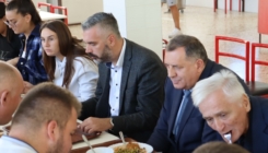 Dodik i Špirić na ručku od jedne marke u studentskoj menzi