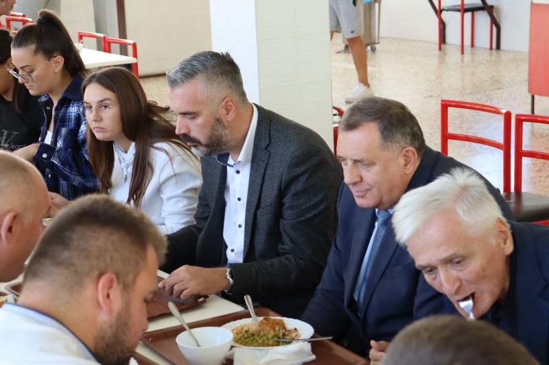 Dodik i Špirić na ručku od jedne marke u studentskoj menzi