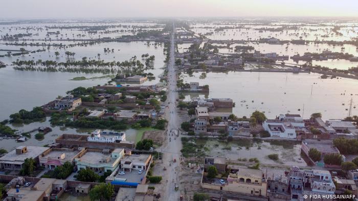 U poplavama u Pakistanu poginulo1.265 ljudi, među kojima 441 dijete