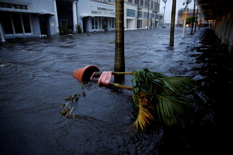 Dramatični snimci s Floride, brodovi plutaju po cestama, milioni bez struje