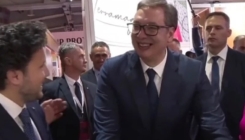 Abazović vicem nasmijao pripitog Vučića: Znaš li po čemu je karakterističan crnogorski štand?