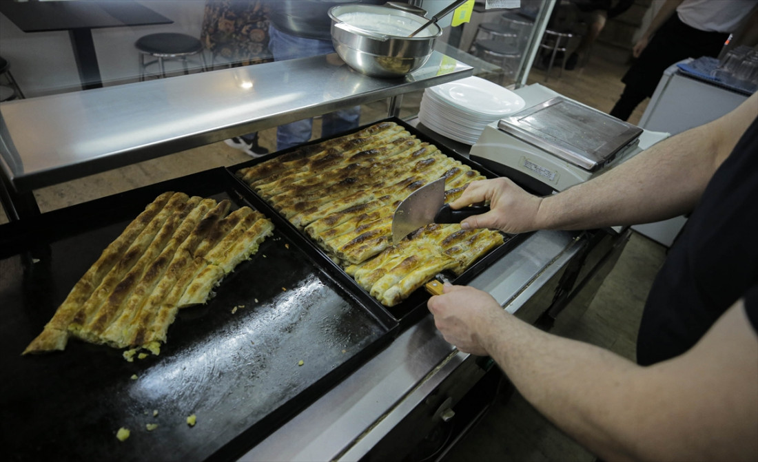 Najbolji preliv za pitu koji koriste u pekarama: Od njega će biti sočna i meka