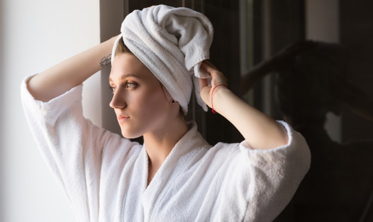 Nakon pranja kosu zamotate u peškir? Neki tvrde da to uzrokuje opadanje