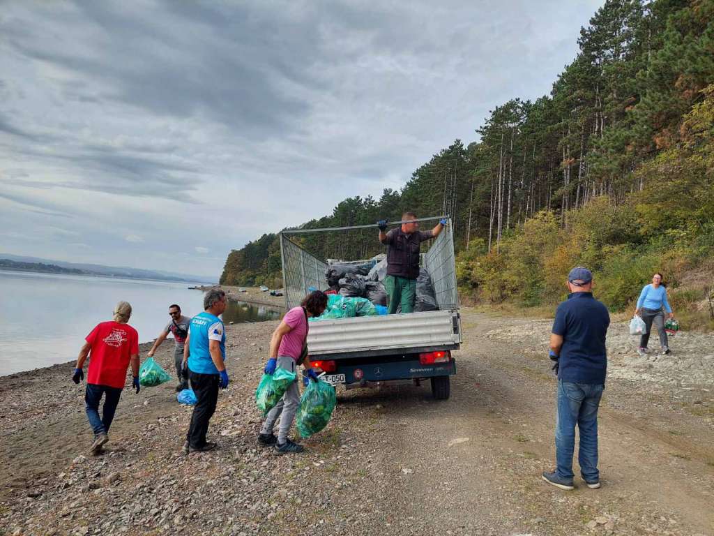 Rafting klub Tuzlak u ekoakciji 'Za zeleni Modrac' - Prikupljeno 190 vreća otpada