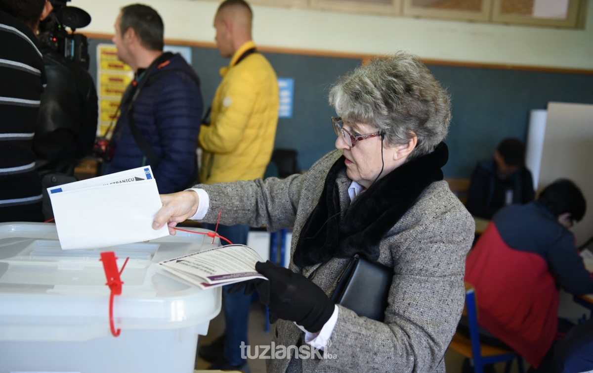 U Tuzli do 11 sati na glasanje izašlo 13,30 posto birača