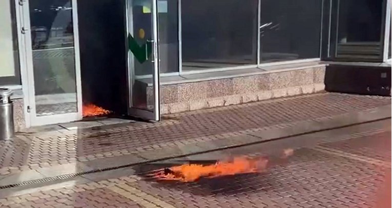 Rusija: Pokušala zapaliti ured Sberbanka, vikala "Slava Ukrajini"