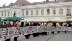 "Za istinu i pravdu": Članice Udruženja "Žene Srebrenice" ponovo na ulicama Tuzle