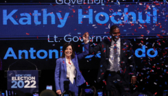 Demokrata Kathy Hochul prva žena izabrana za guvernera države New York