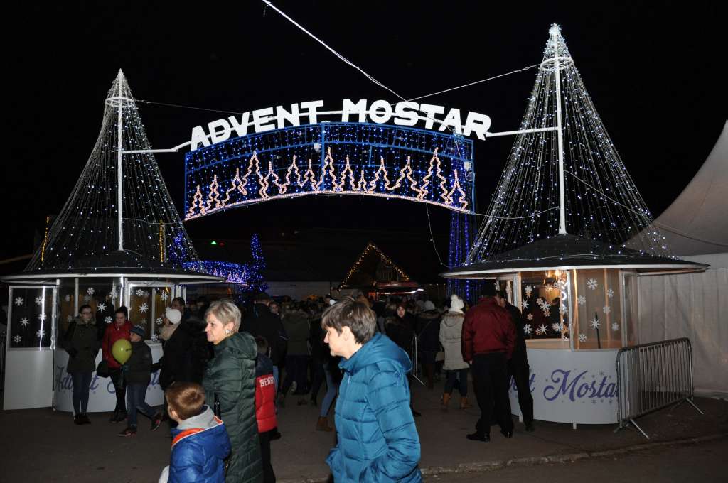 Paljenjem prve svijeće počinje Advent u Mostaru, posjetitelje očekuju brojni sadržaji