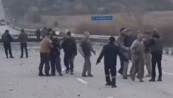 Pogledajte snimak trenutka dolaska oslobođenih branitelja Azovstala u Ukrajinu