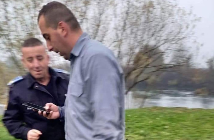 Bihać: Hrabri policajci spasili muškarca koji je skočio u hladnu Unu