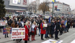 Održani mirni protesti na Trgu BiH pod nazivom "Ne damo državu BiH“