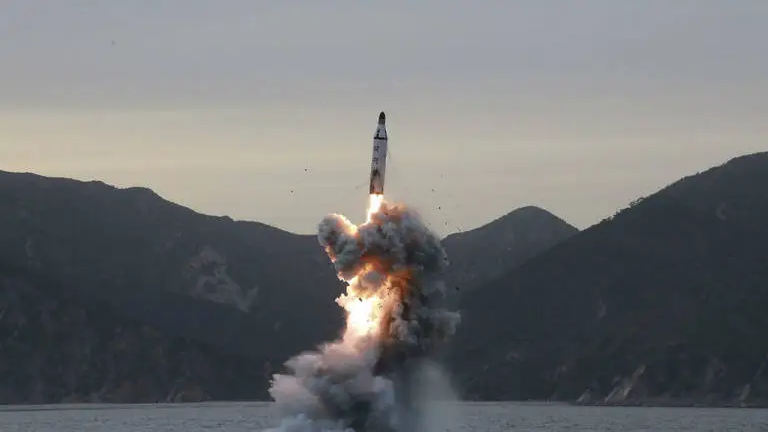 Rastu tenzije na Korejskom poluostrvu: Sjeverna Koreja ispalila još jednu raketu