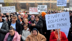 S protesta su poručili: "I mi smo ljudi!" te "S poteškoćama se možemo nositi, ali s nepravdom ne"