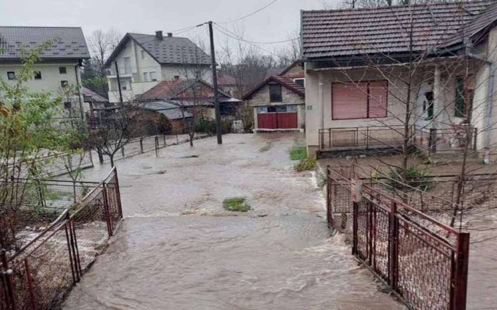 Poplave u Bihaću, aktivirana klizišta, porast vodostaja Une