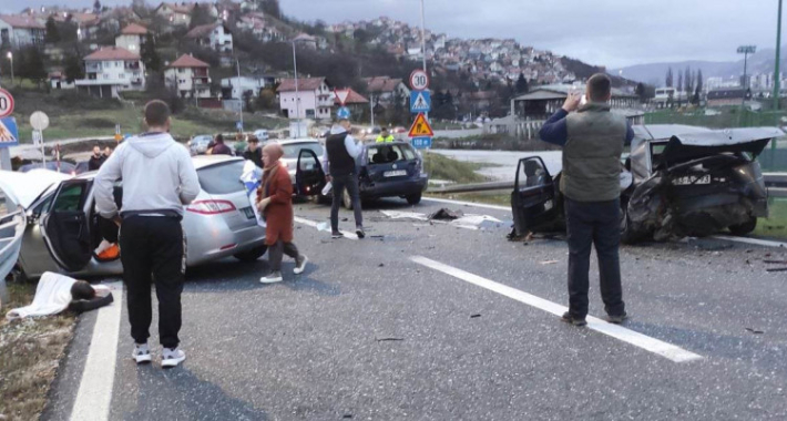 Nesreća u Sarajevu: Pet automobila se sudarilo, ima povrijeđenih