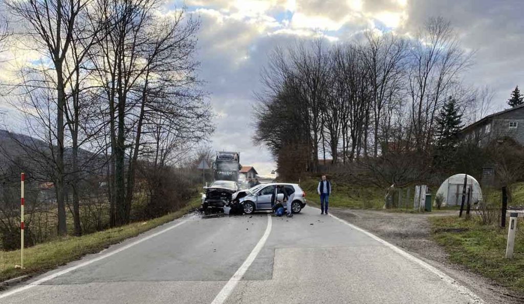 Direktan sudar na Magistralnom putu Tuzla – Sarajevo, ima povrijeđenih