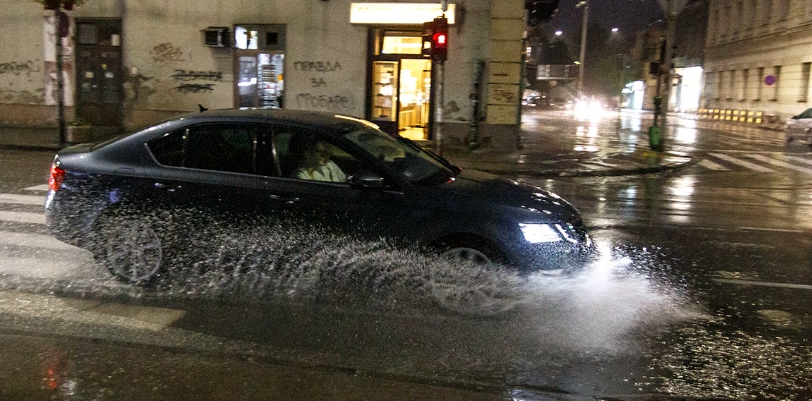 Prskanje pješaka je kažnjivo: Evo kolike su kazne za nesavjesne vozače