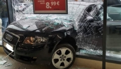 Zagreb: 79-godišnjakinja uletjela automobilom u izlog Lidla