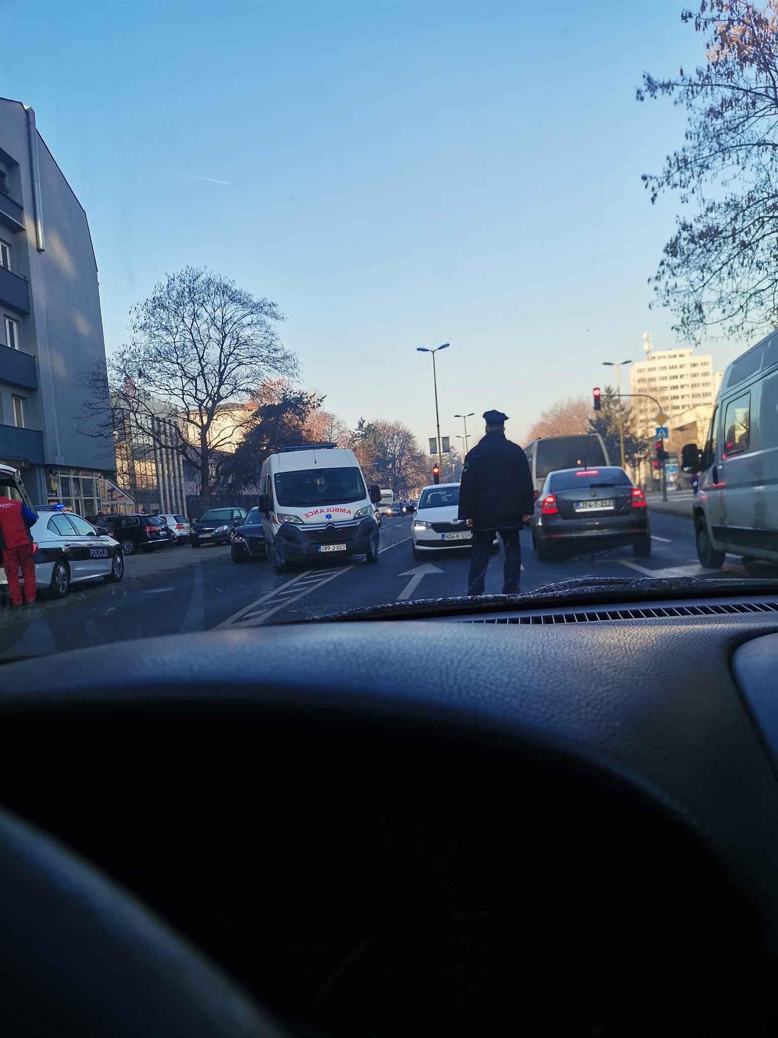 Tuzla: Sudar ambulantnog vozila i audija, saobraćaj otežan u Džafer Mahali