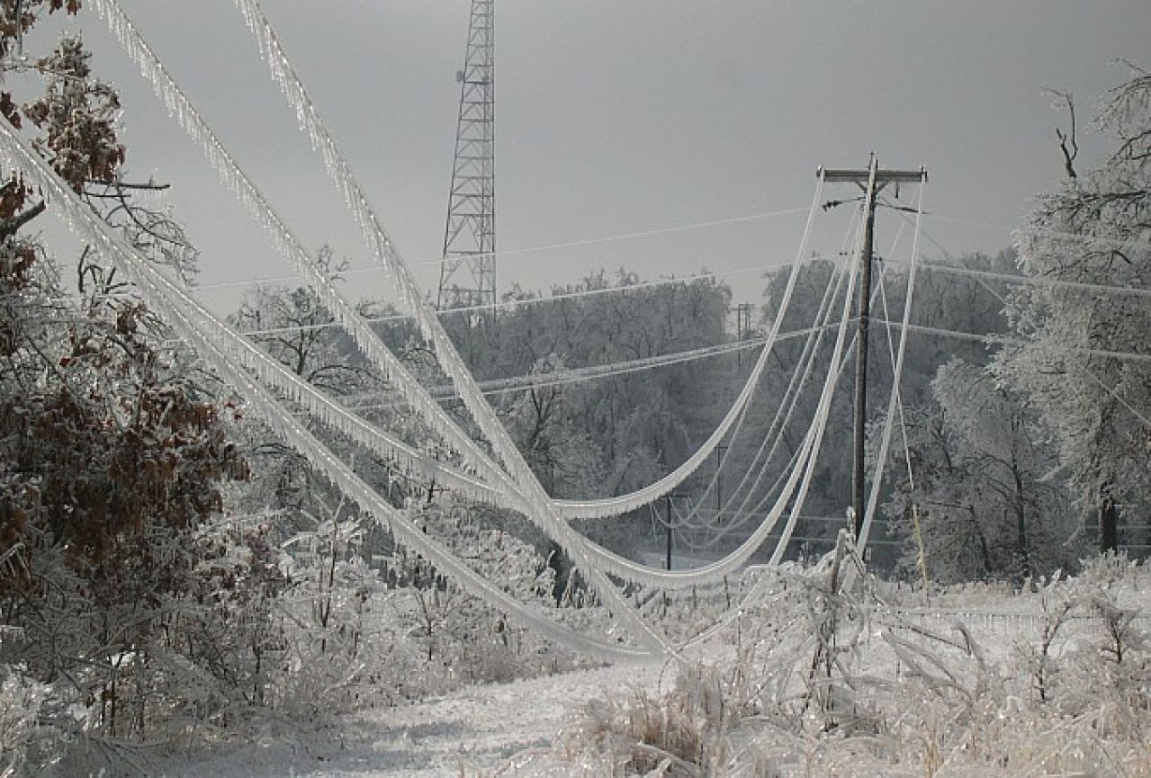 Brojni kvarovi na elektro-mreži zbog snijega u BiH, pojedina naselja i dalje bez struje