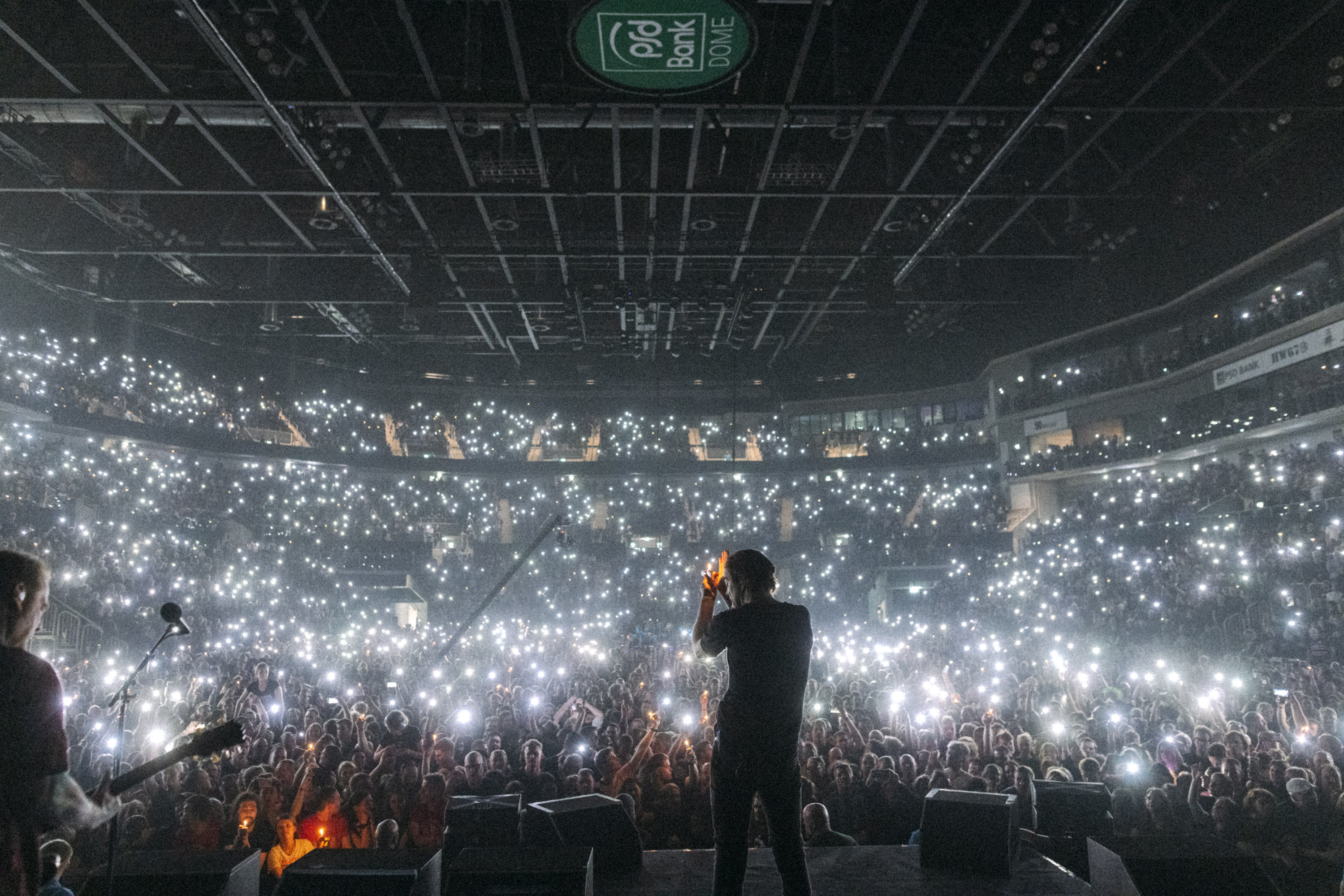 Ulaznice prodate za minut: Njemački rock bend Die Toten Hosen održao humanitarni koncert za potresom pogođene Tursku i Siriju