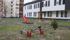 Završne aktivnosti na uređenju novog dječijeg igrališta u naselju Sjenjak