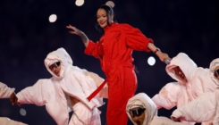 Rihanna zablistala na SuperBowlu i otkrila da je ponovo trudna