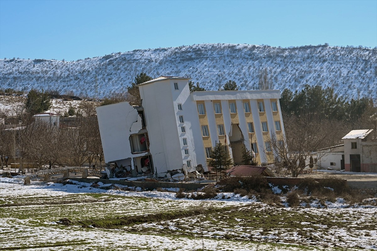 Određen pritvor za 160 osoba u vezi s urušenim zgradama u zemljotresima u Turskoj