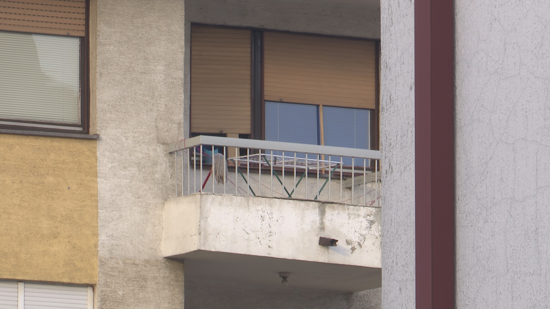 Drama u Bijeljini: Djevojčica skočila sa trećeg sprata zgrade