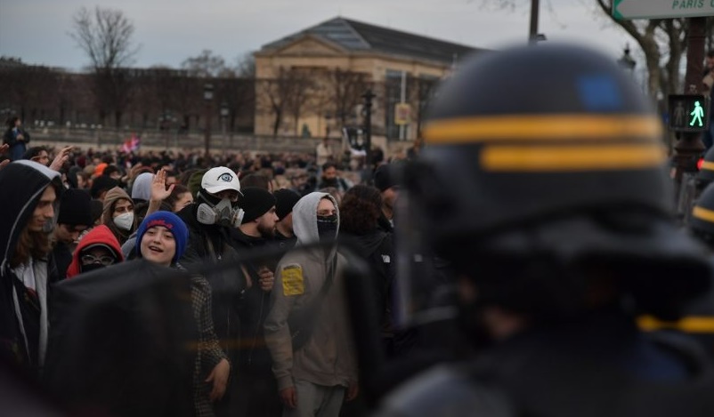 Nemiri potresaju Francusku. Ministri dobili upute da se ne pojavljuju u javnosti