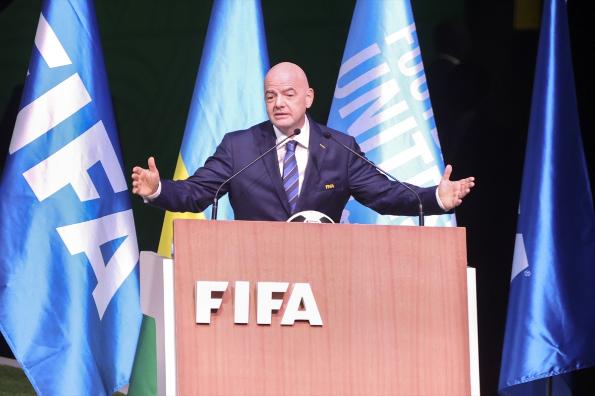 Infantino: Ništa od uvođenja plavog kartona, ne postoji takva stvar