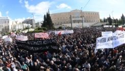 Sukobi demonstranata i policije u Grčkoj: Protestanti palili kante i bacali molotovljeve koktele