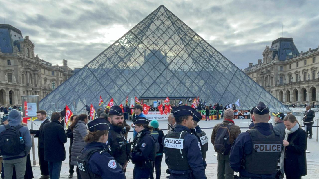 Demonstranti zatvorili ulaze u muzej Louvre