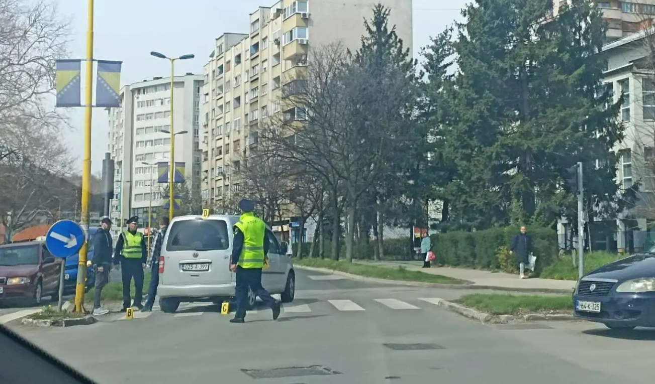 U saobraćajnoj nesreći kod Elektrotehničke škole u Tuzli povrijeđen 86-godišnji pješak