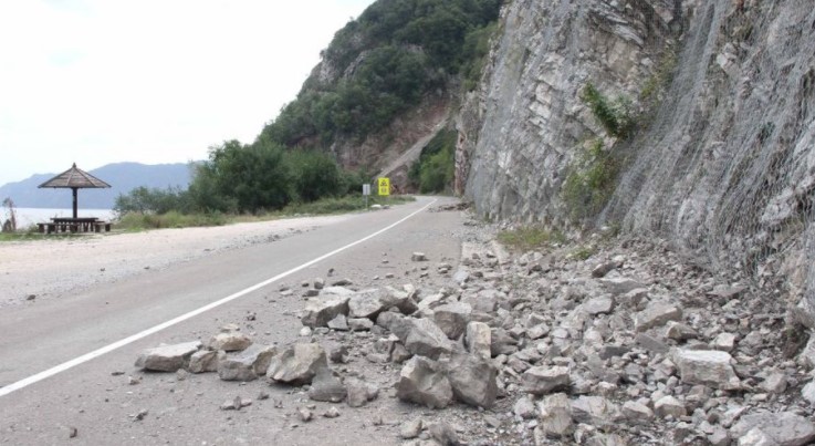 Usljed učestalih odrona na brojnim dionicama nužna opreznija vožnja