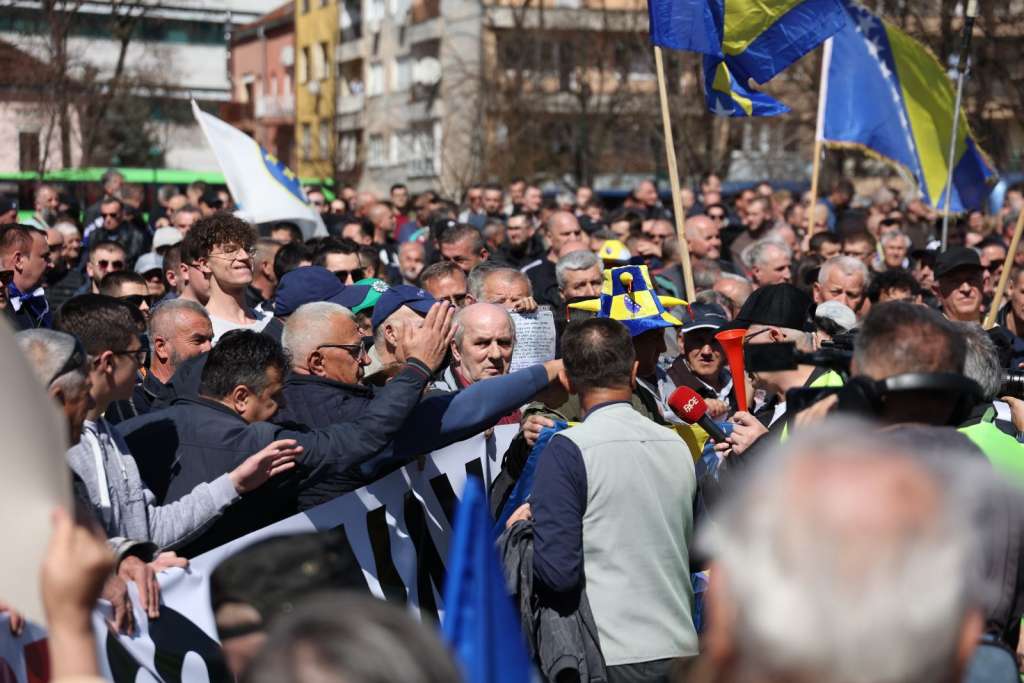 Protestni skup ispred OHR-a: Ne damo suverenitet, ne damo teritorijalni integritet BiH