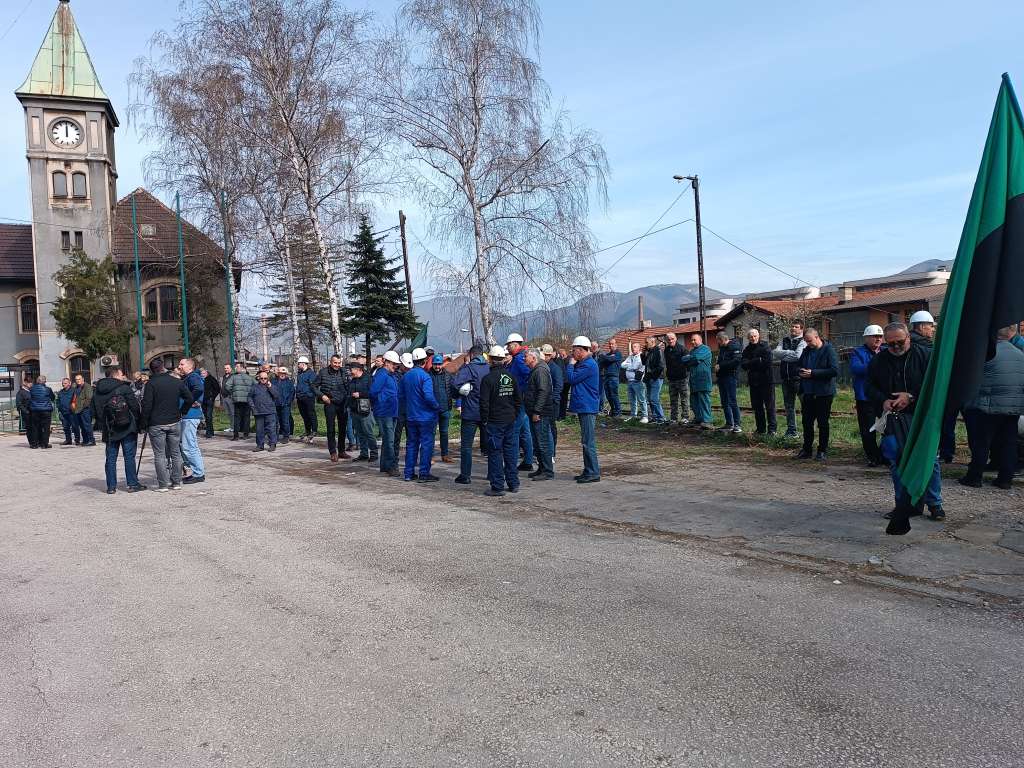 Rudari ponovno pred zgradom Gradske uprave Zenica, u toku redovna sjednica GV Zenice