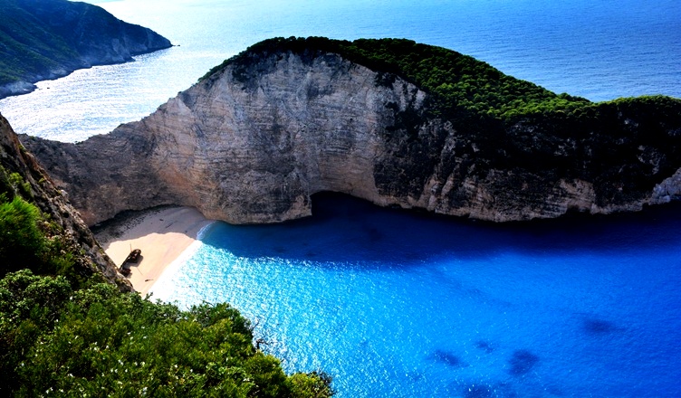 Zbog incidenata najljepša plaža u Grčkoj ove godine zatvorena za turiste