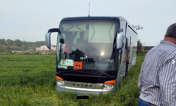 Autobus sa djecom sletio sa puta kod Bijeljine